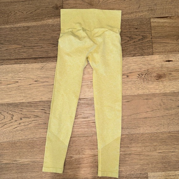 Yellow Scrunch Butt Leggings - Picture 4 of 4